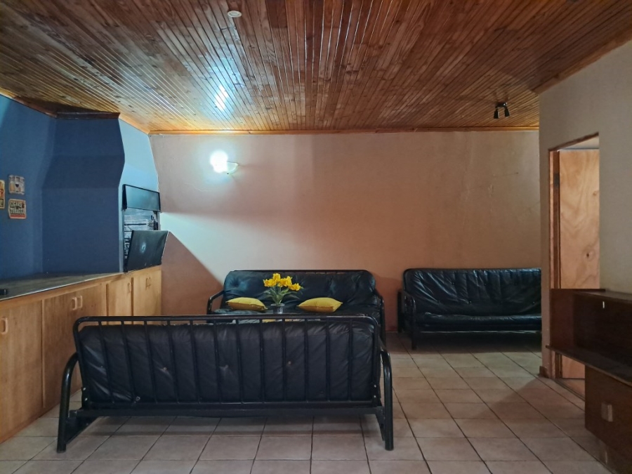 To Let 7 Bedroom Property for Rent in Humansdorp Eastern Cape